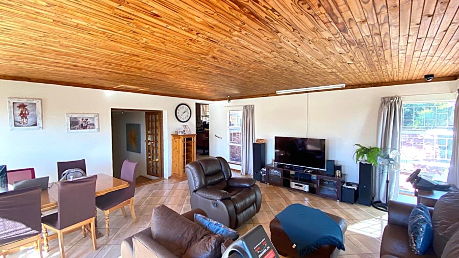 To Let 4 Bedroom Property for Rent in Garsfontein Gauteng