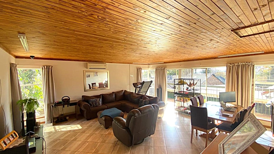 To Let 4 Bedroom Property for Rent in Garsfontein Gauteng