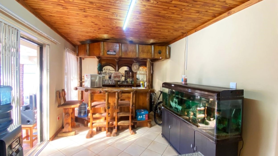 To Let 4 Bedroom Property for Rent in Garsfontein Gauteng