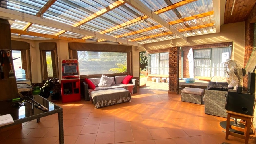 To Let 4 Bedroom Property for Rent in Garsfontein Gauteng