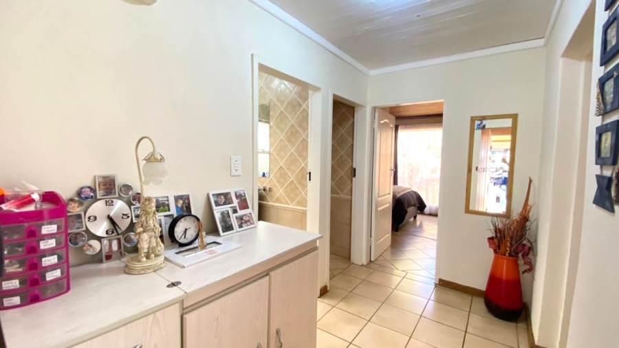 To Let 4 Bedroom Property for Rent in Garsfontein Gauteng