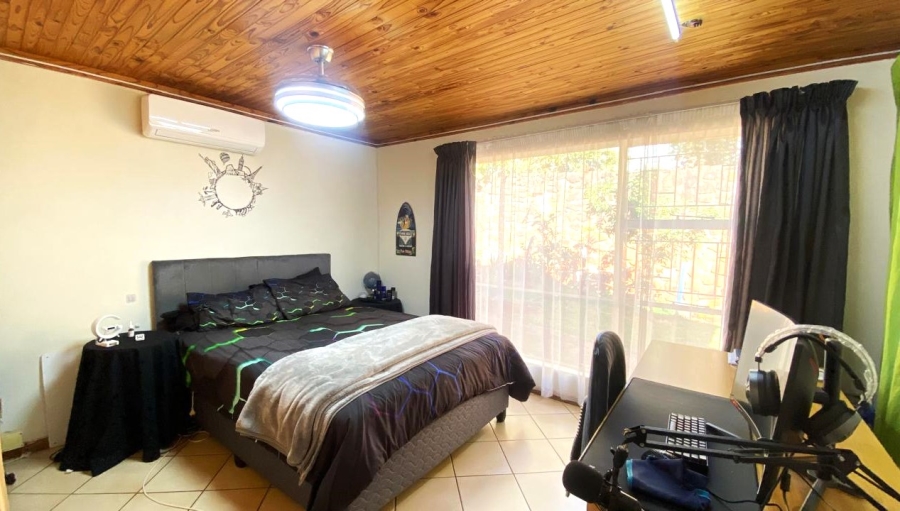 To Let 4 Bedroom Property for Rent in Garsfontein Gauteng