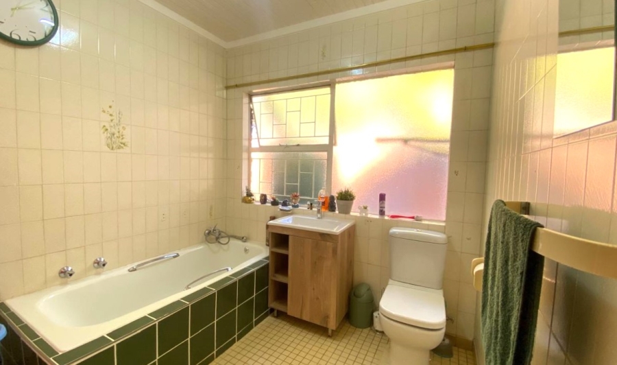 To Let 4 Bedroom Property for Rent in Garsfontein Gauteng