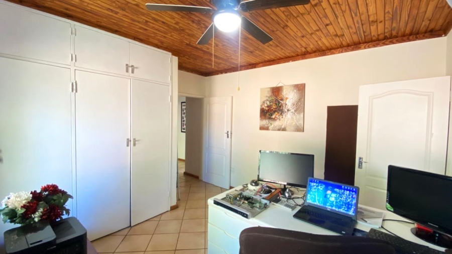 To Let 4 Bedroom Property for Rent in Garsfontein Gauteng