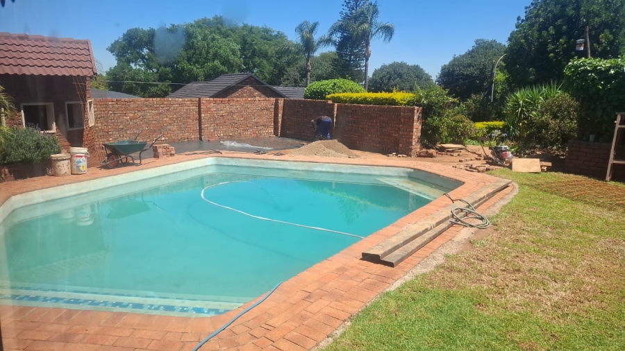 To Let 4 Bedroom Property for Rent in Garsfontein Gauteng
