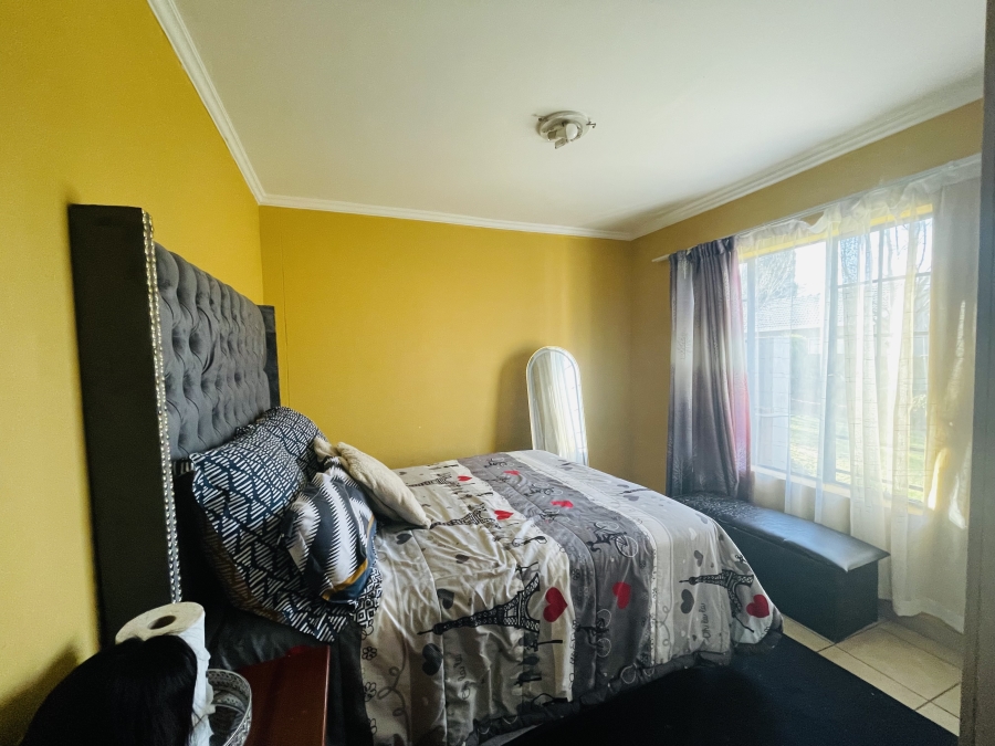 2 Bedroom Property for Sale in Noordwyk Gauteng