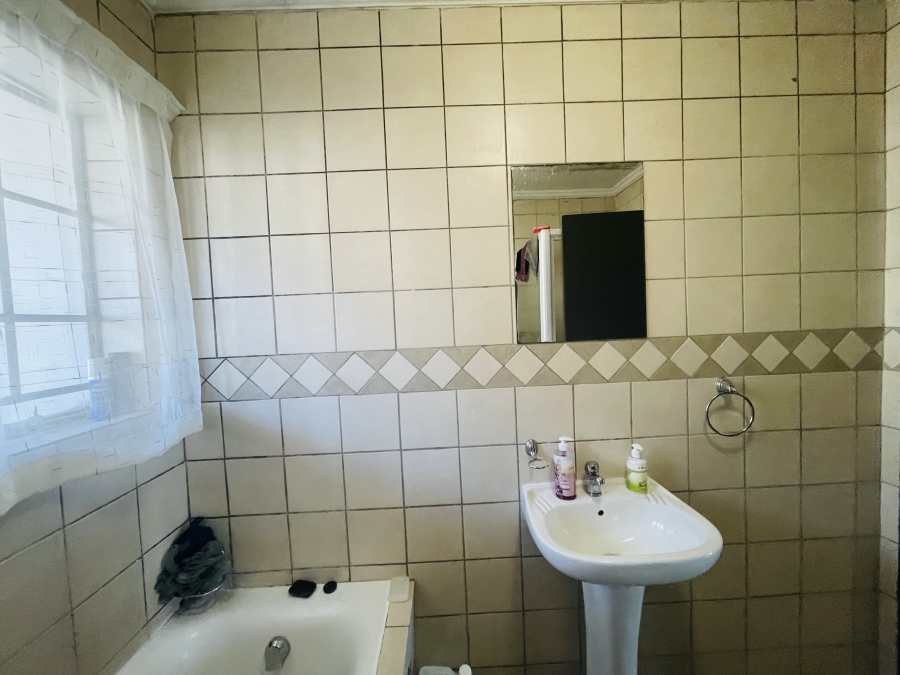2 Bedroom Property for Sale in Noordwyk Gauteng