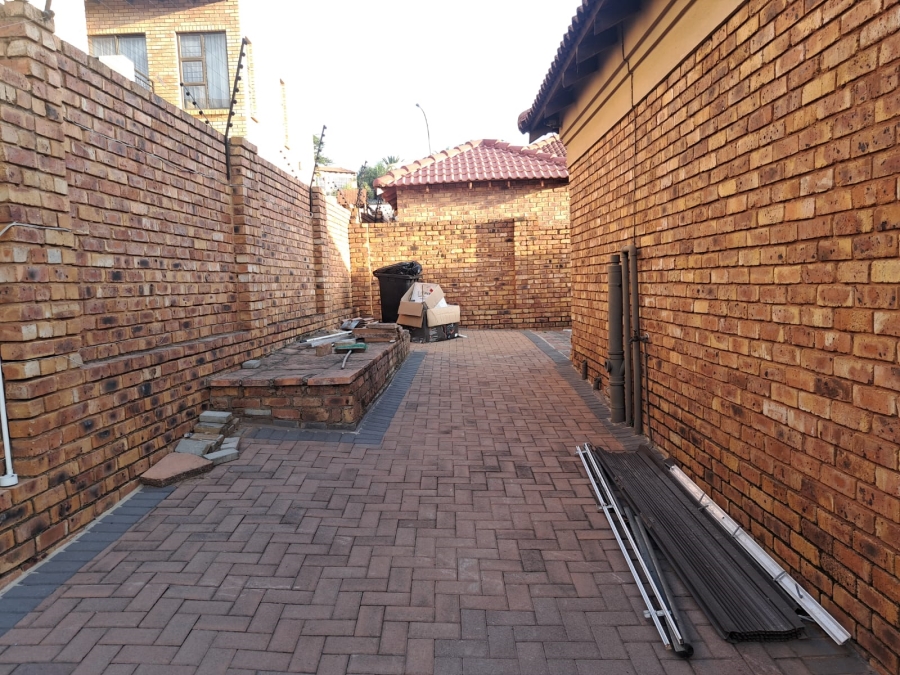 To Let 3 Bedroom Property for Rent in Elandshaven Gauteng