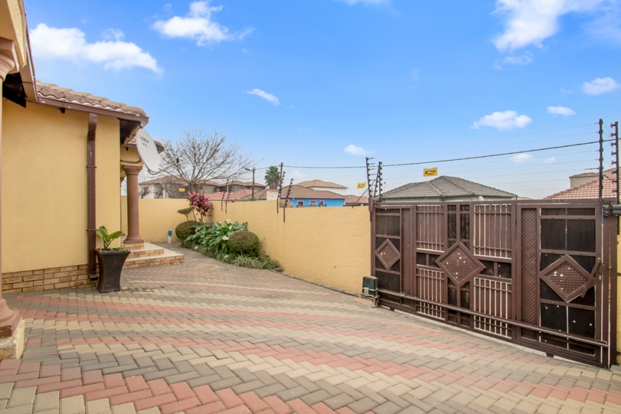 2 Bedroom Property for Sale in Cosmo City Gauteng