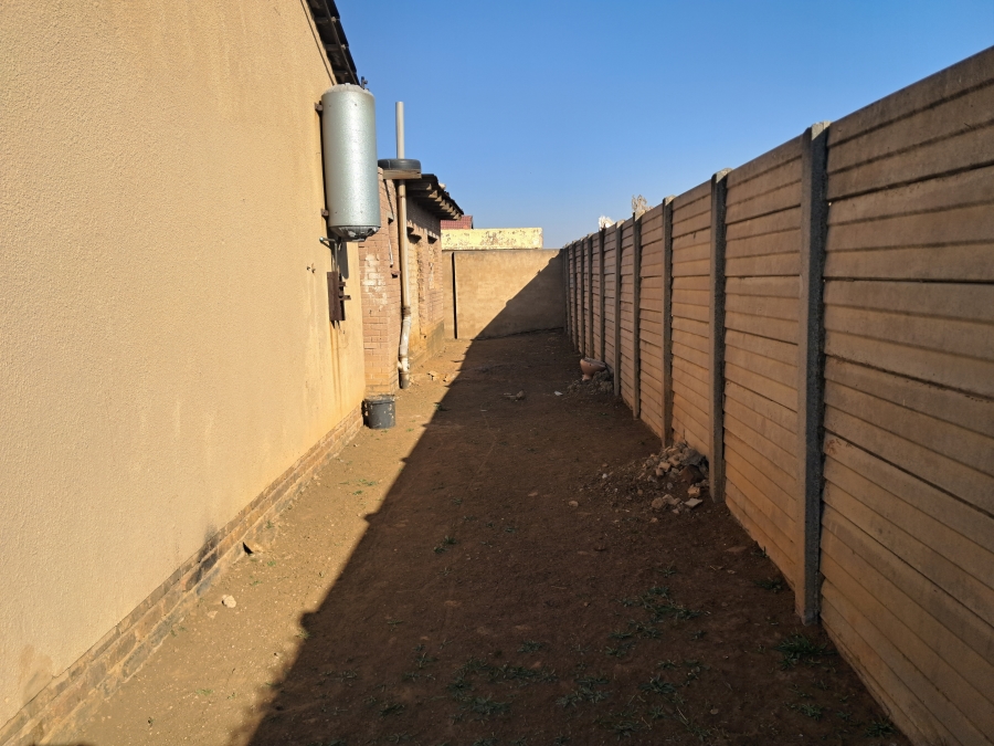 5 Bedroom Property for Sale in Geluksdal Gauteng