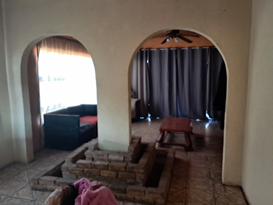 5 Bedroom Property for Sale in Geluksdal Gauteng