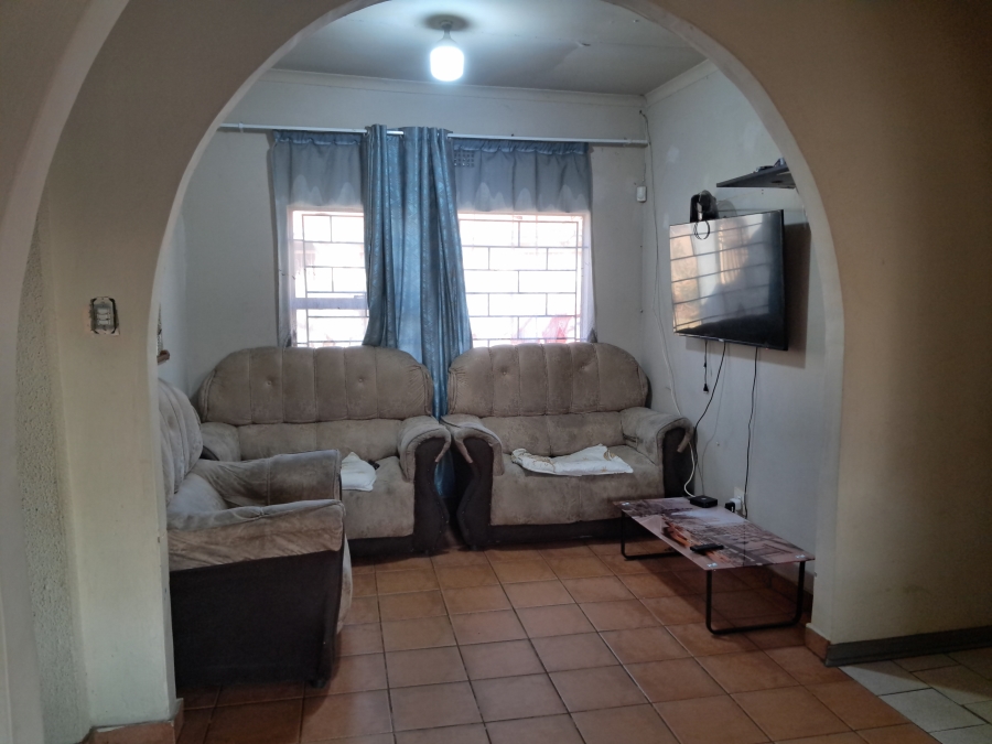 5 Bedroom Property for Sale in Geluksdal Gauteng