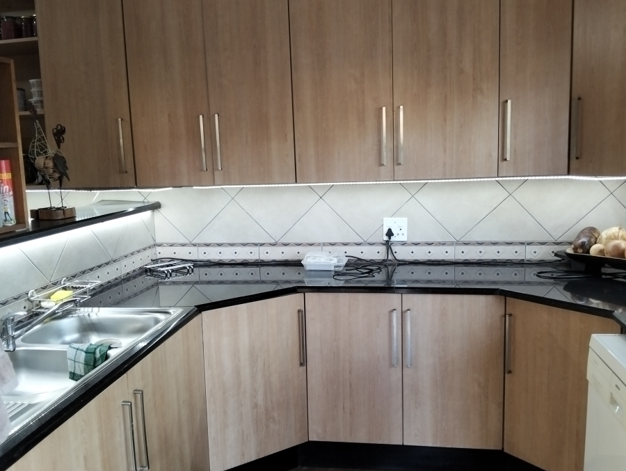 3 Bedroom Property for Sale in Garsfontein Gauteng