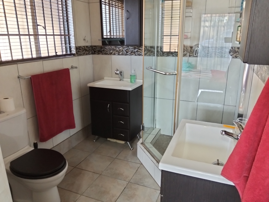 3 Bedroom Property for Sale in Garsfontein Gauteng