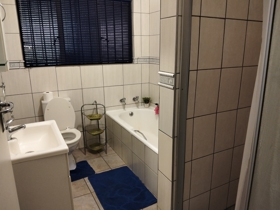 3 Bedroom Property for Sale in Garsfontein Gauteng