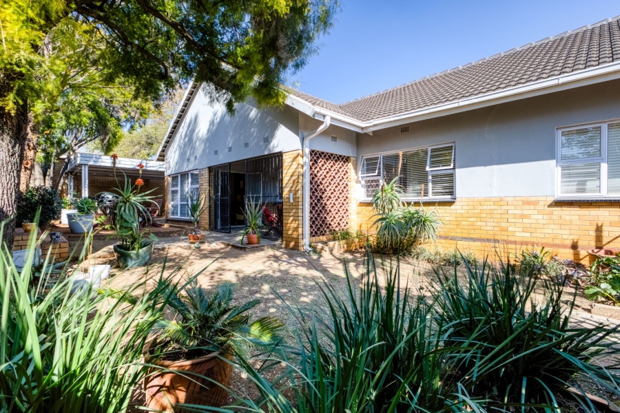 3 Bedroom Property for Sale in Linden Gauteng