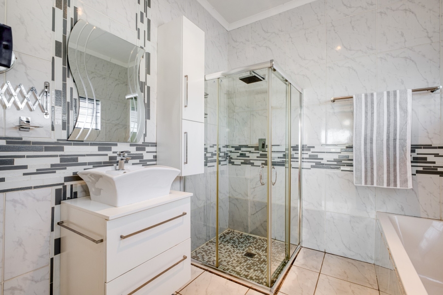 3 Bedroom Property for Sale in Linden Gauteng