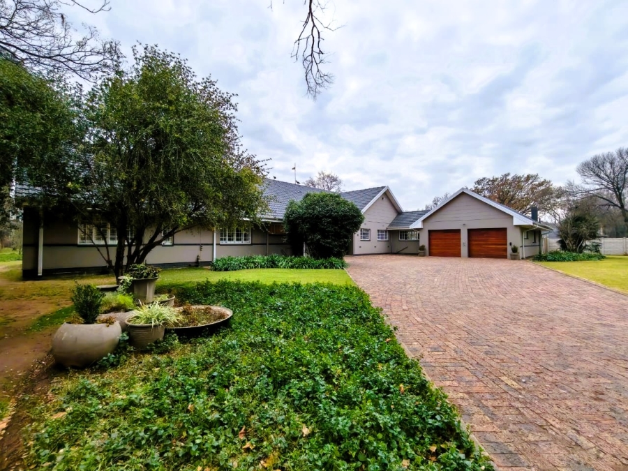 4 Bedroom Property for Sale in Three Rivers Proper Gauteng