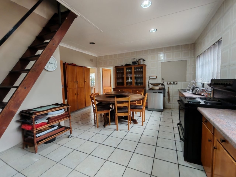 4 Bedroom Property for Sale in Three Rivers Proper Gauteng