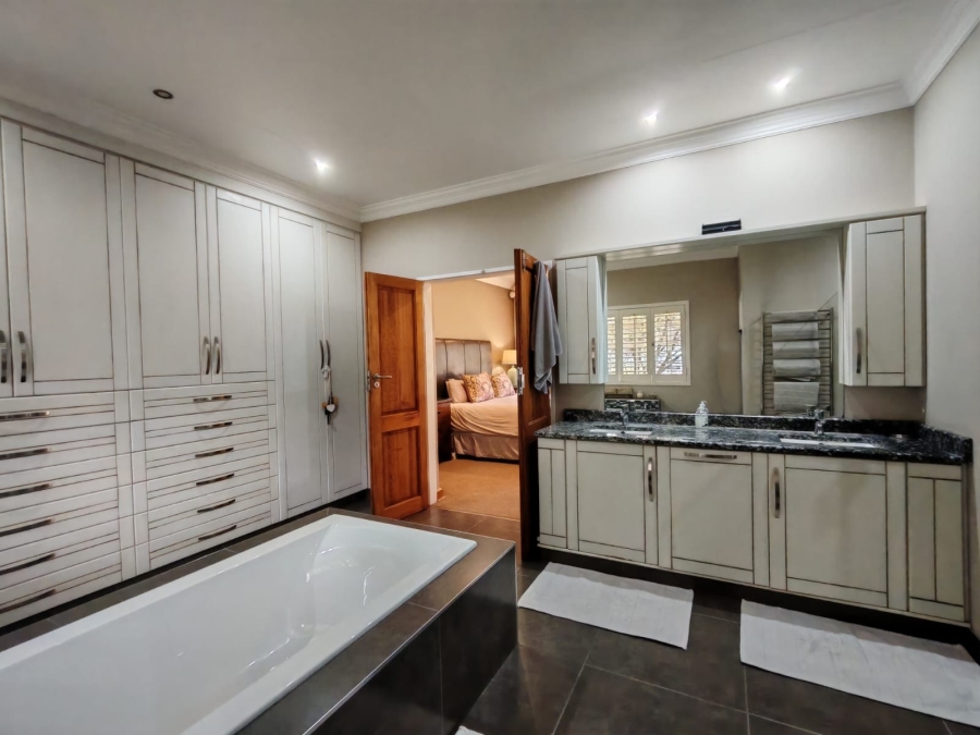 4 Bedroom Property for Sale in Three Rivers Proper Gauteng