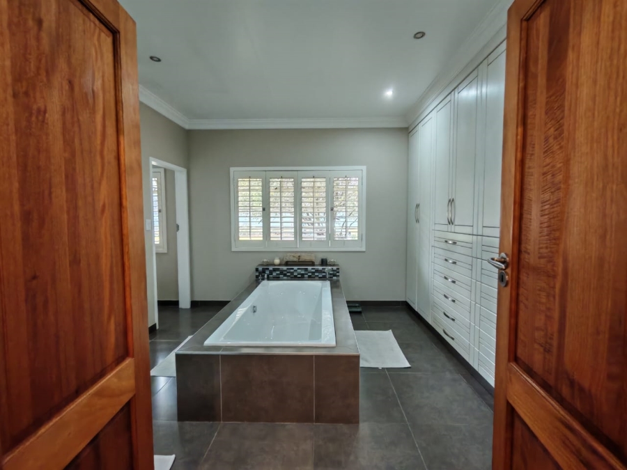 4 Bedroom Property for Sale in Three Rivers Proper Gauteng