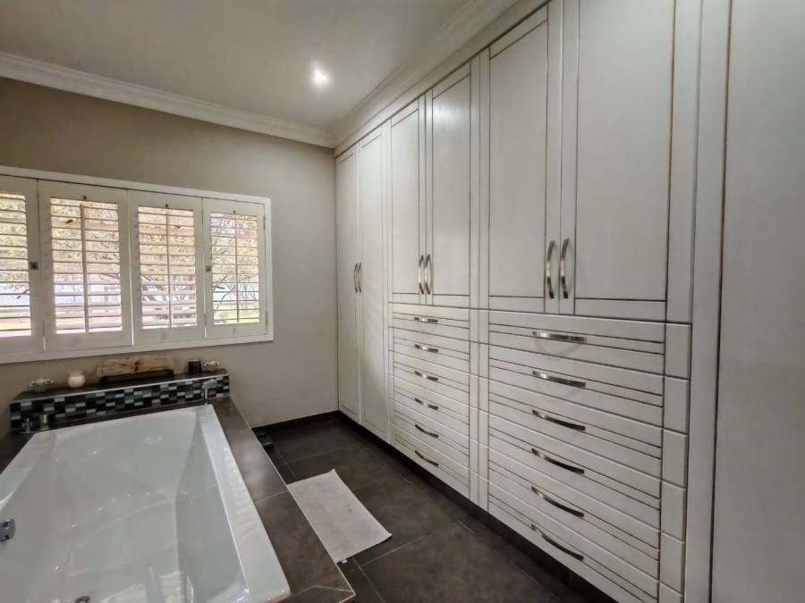 4 Bedroom Property for Sale in Three Rivers Proper Gauteng