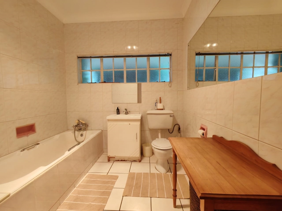 4 Bedroom Property for Sale in Three Rivers Proper Gauteng