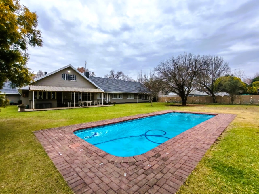 4 Bedroom Property for Sale in Three Rivers Proper Gauteng