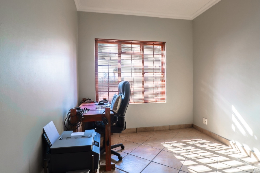 3 Bedroom Property for Sale in Amberfield Gauteng