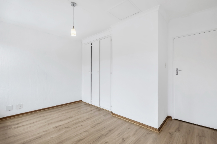 1 Bedroom Property for Sale in Linden Gauteng