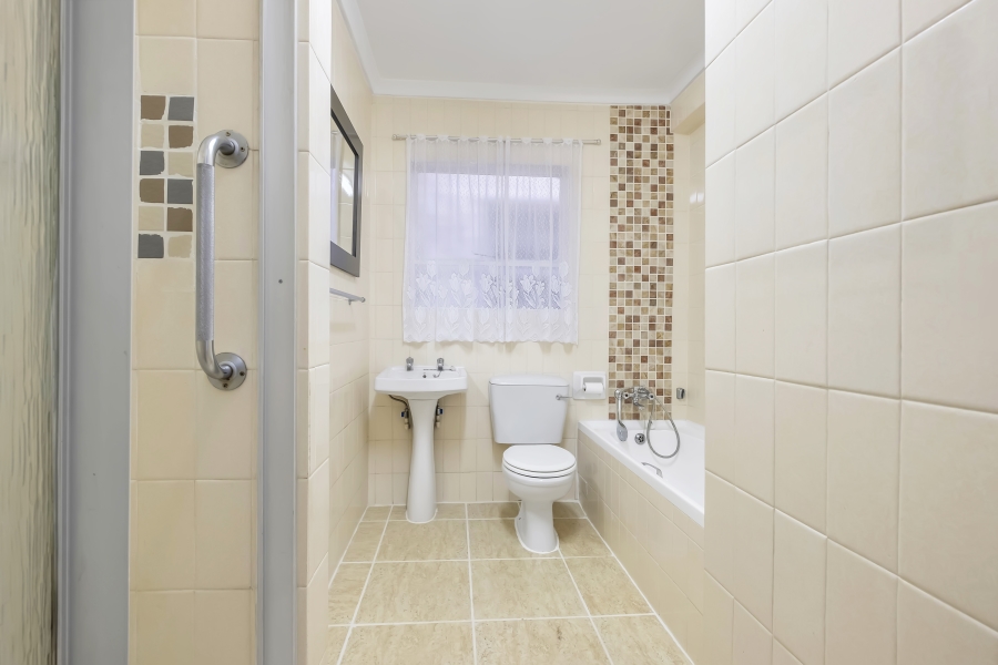 1 Bedroom Property for Sale in Linden Gauteng