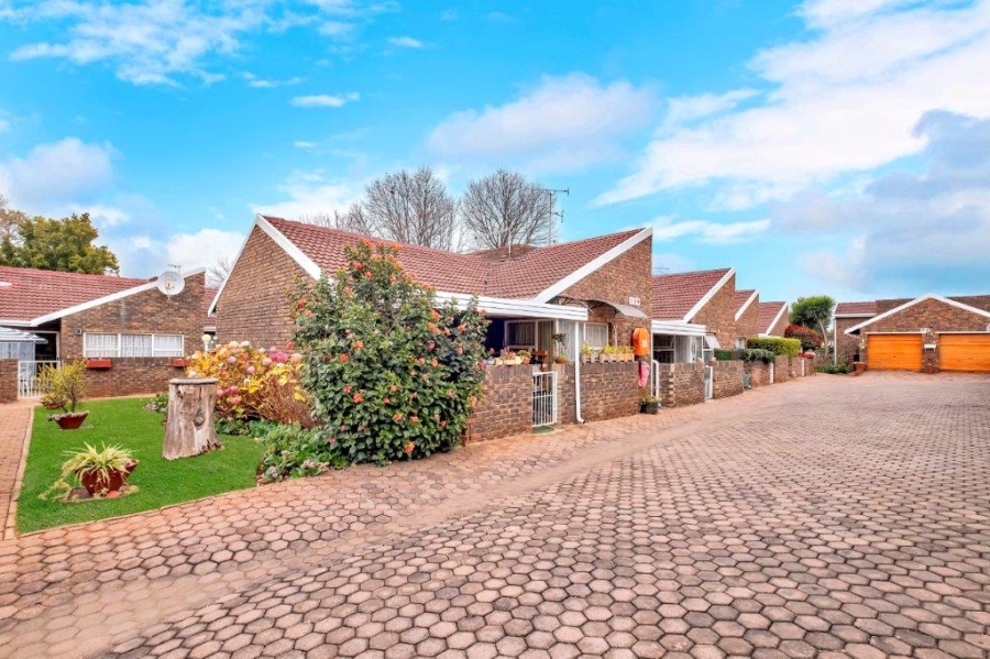 1 Bedroom Property for Sale in Linden Gauteng