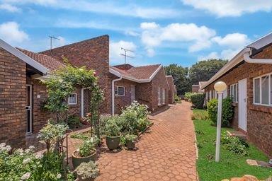 1 Bedroom Property for Sale in Linden Gauteng