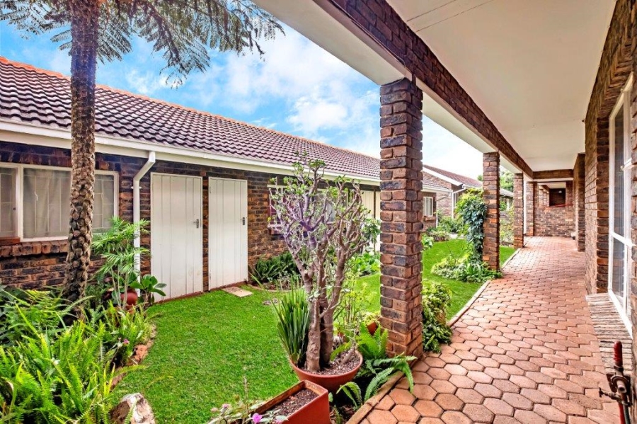 1 Bedroom Property for Sale in Linden Gauteng