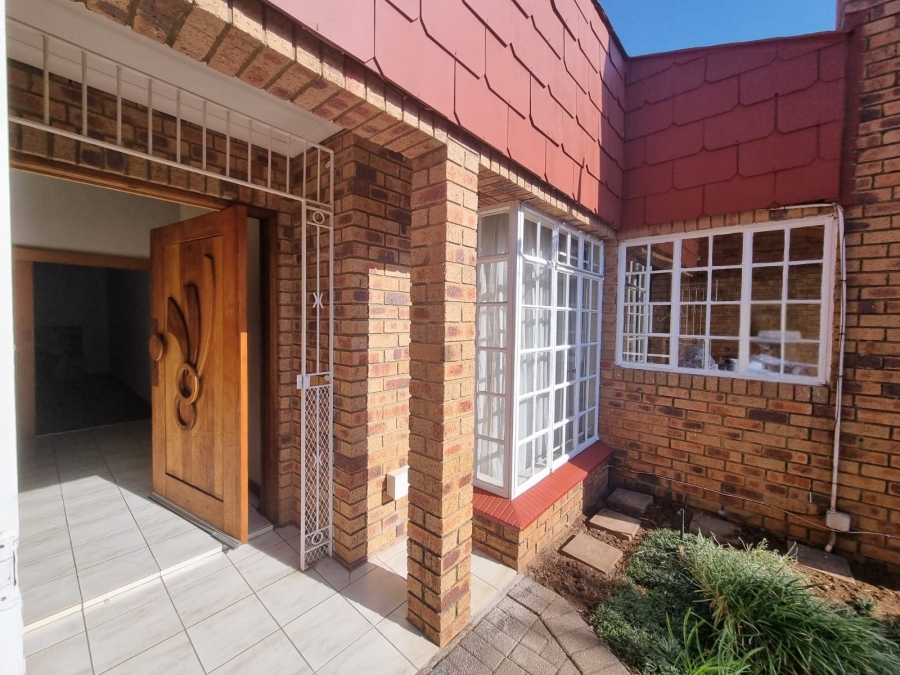 3 Bedroom Property for Sale in Three Rivers Proper Gauteng