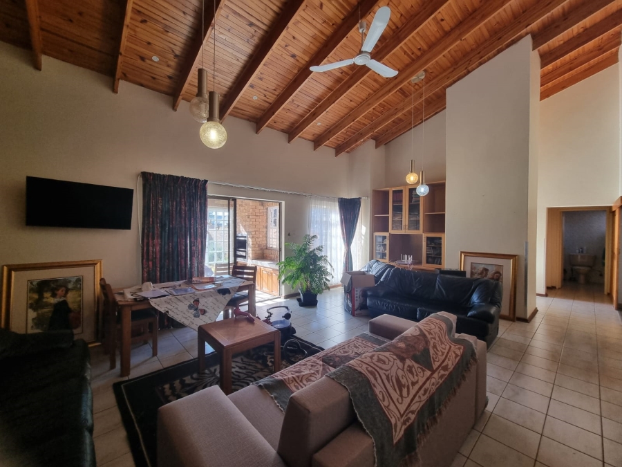 3 Bedroom Property for Sale in Three Rivers Proper Gauteng