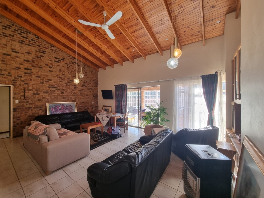 3 Bedroom Property for Sale in Three Rivers Proper Gauteng