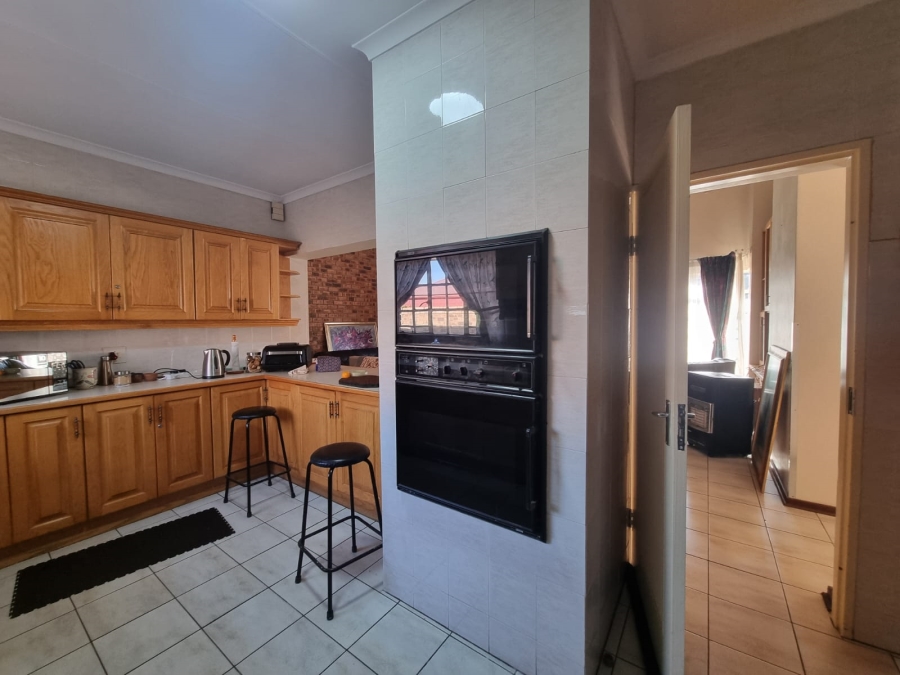 3 Bedroom Property for Sale in Three Rivers Proper Gauteng