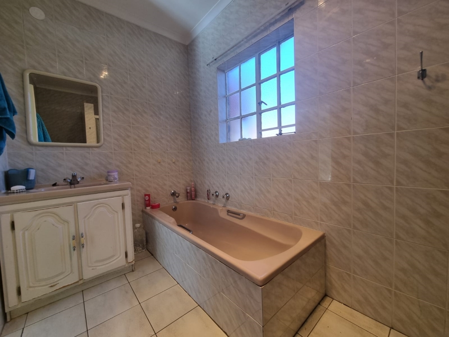 3 Bedroom Property for Sale in Three Rivers Proper Gauteng