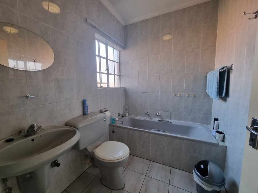 3 Bedroom Property for Sale in Three Rivers Proper Gauteng