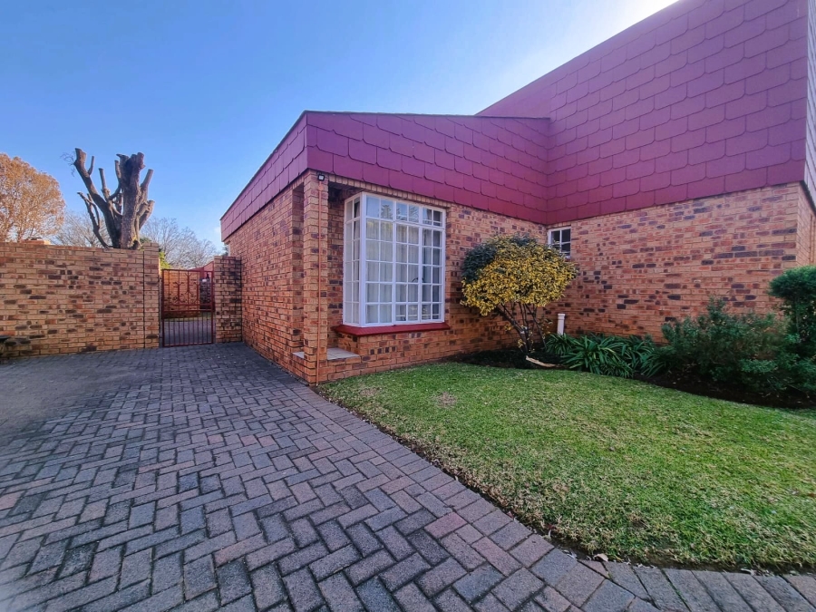 3 Bedroom Property for Sale in Three Rivers Proper Gauteng
