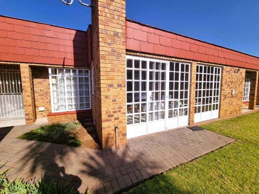 3 Bedroom Property for Sale in Three Rivers Proper Gauteng