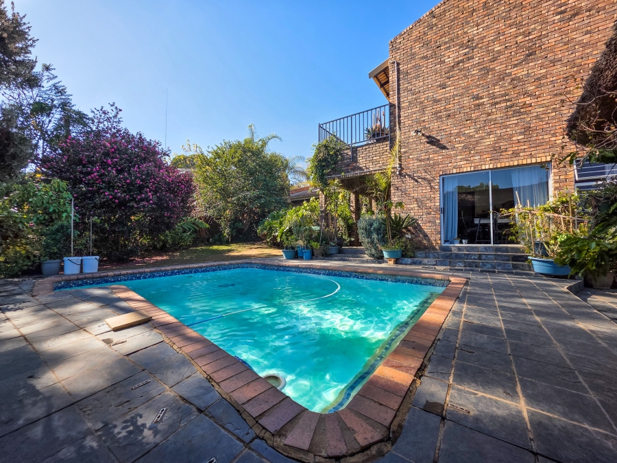 5 Bedroom Property for Sale in Faerie Glen Gauteng