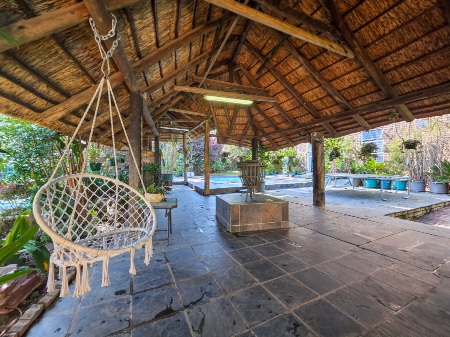 5 Bedroom Property for Sale in Faerie Glen Gauteng