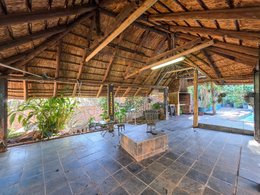 5 Bedroom Property for Sale in Faerie Glen Gauteng