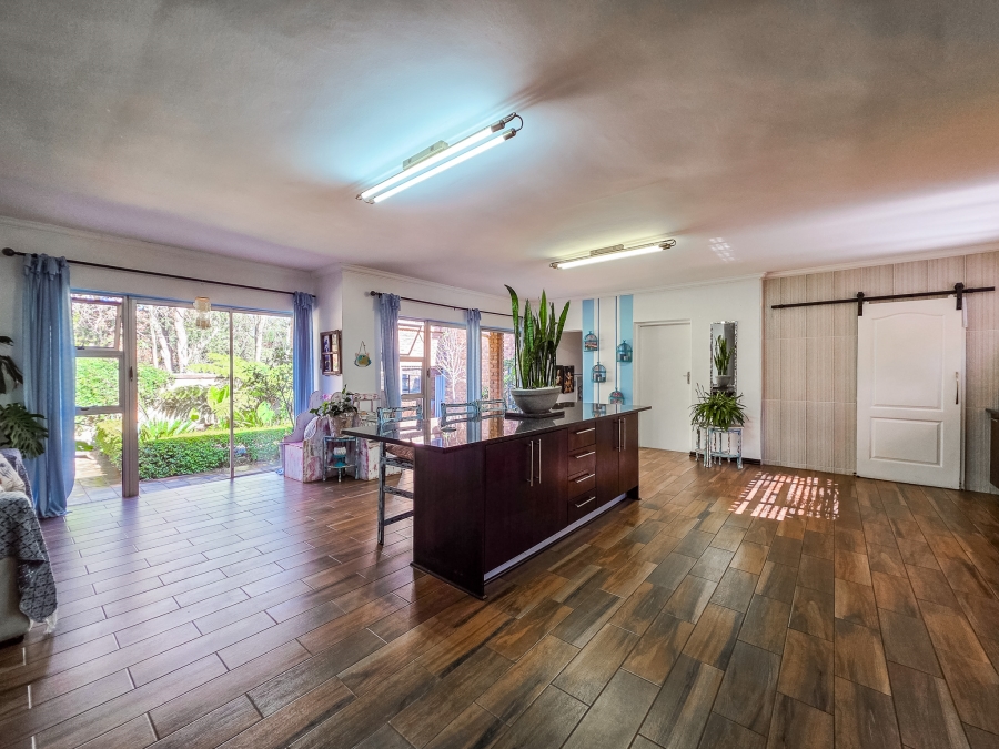 5 Bedroom Property for Sale in Faerie Glen Gauteng