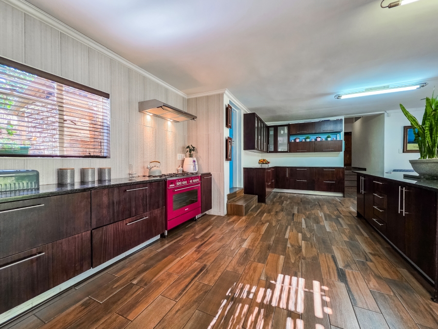 5 Bedroom Property for Sale in Faerie Glen Gauteng