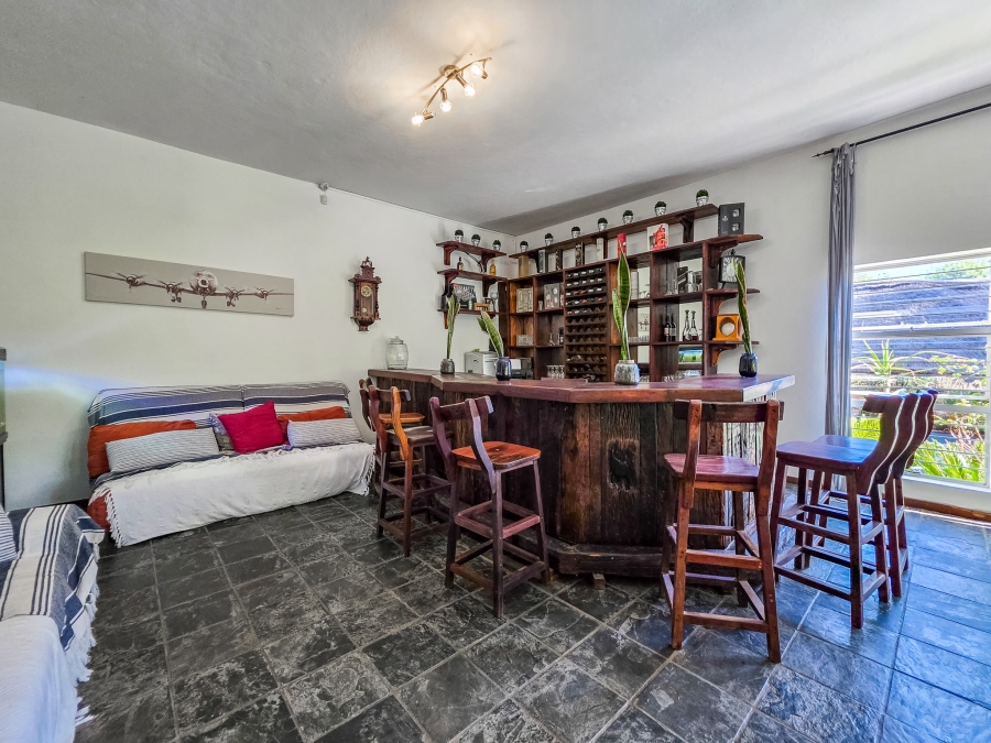 5 Bedroom Property for Sale in Faerie Glen Gauteng
