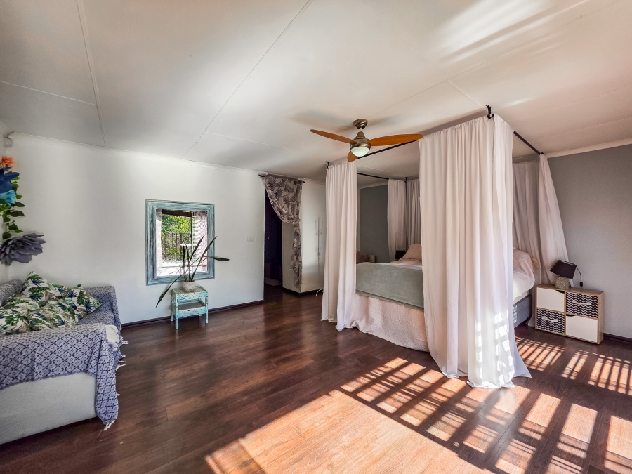 5 Bedroom Property for Sale in Faerie Glen Gauteng