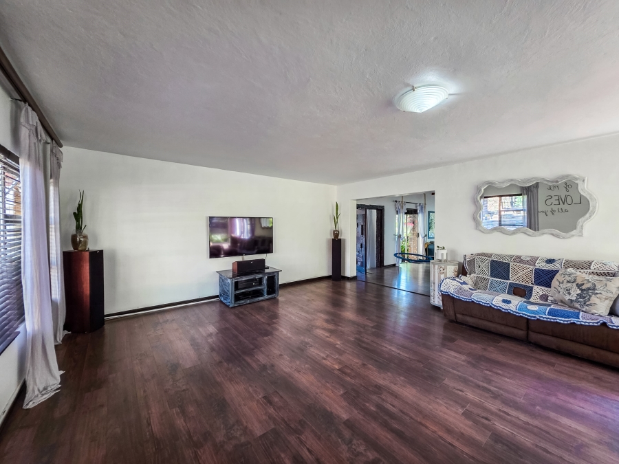 5 Bedroom Property for Sale in Faerie Glen Gauteng